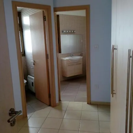 Beautiful 3-bed In Strovolos Апартаменты *