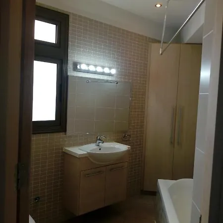 Beautiful 3-bed In Strovolos Никосия